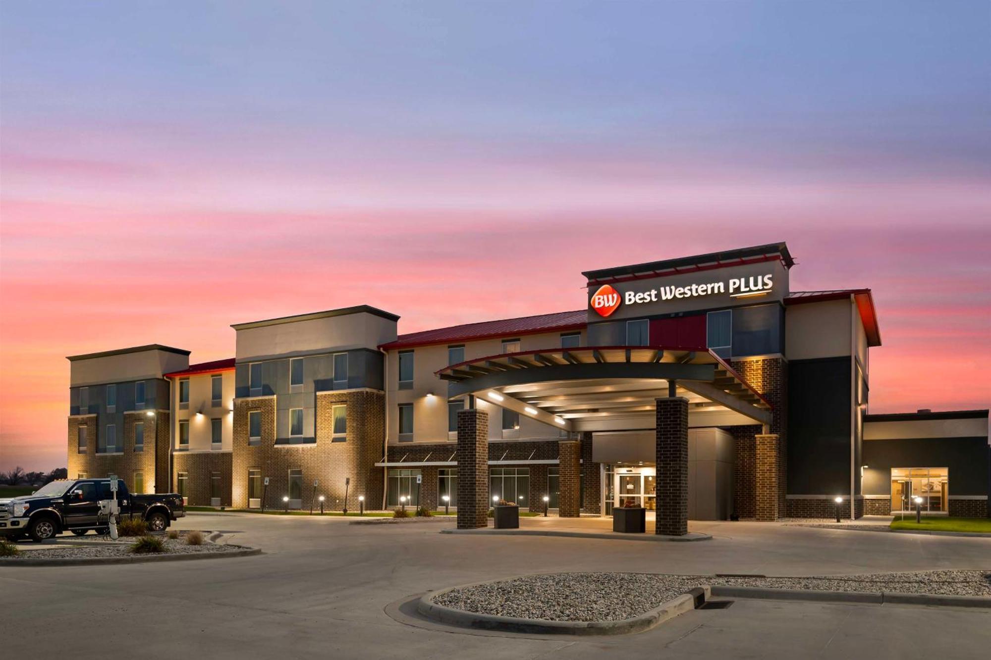 Best Western Plus Lakeview Hotel Madison Экстерьер фото